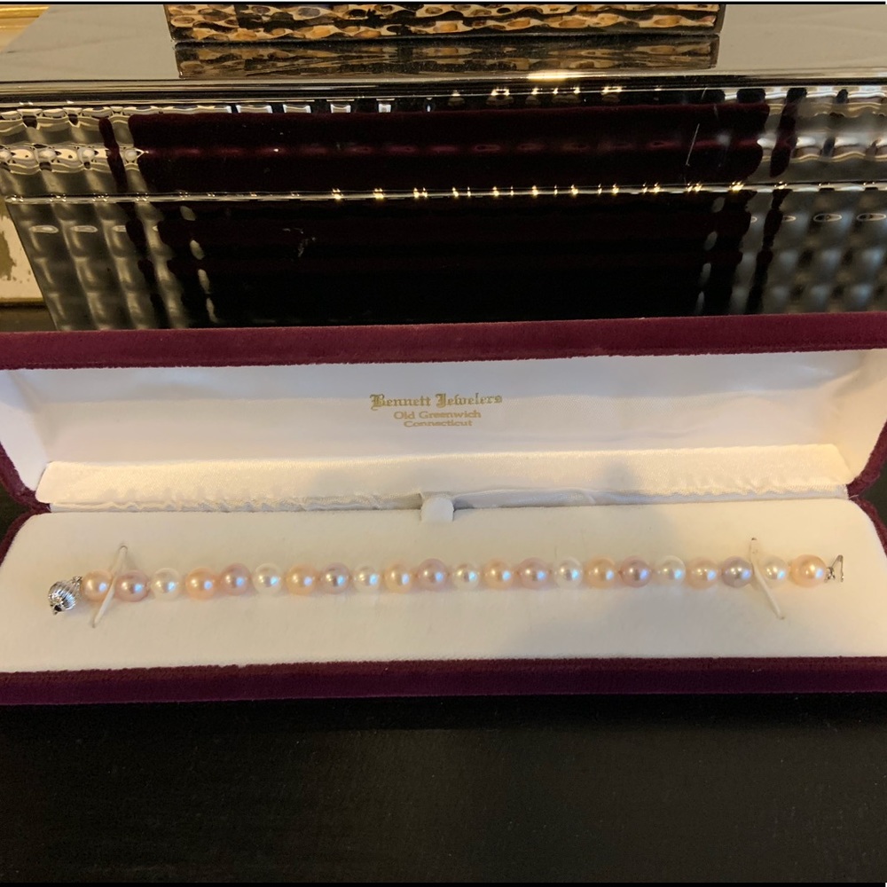 Multi-colored Cultured Pearl Bracelet.8-9mm Pearls